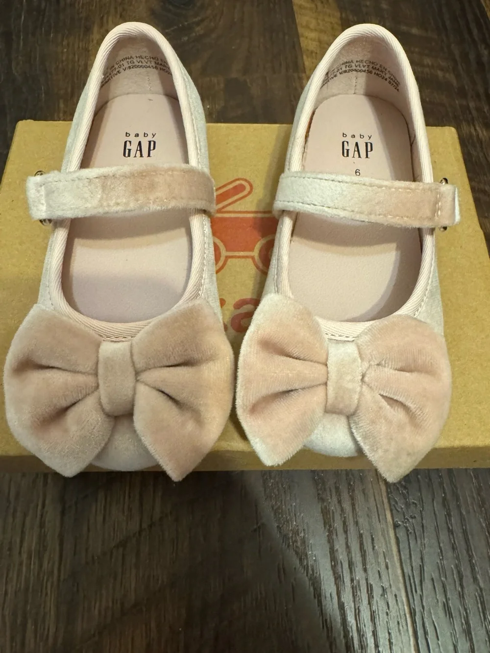 GAP Baby Pink Velvet Bow Mary Janes- Size 6